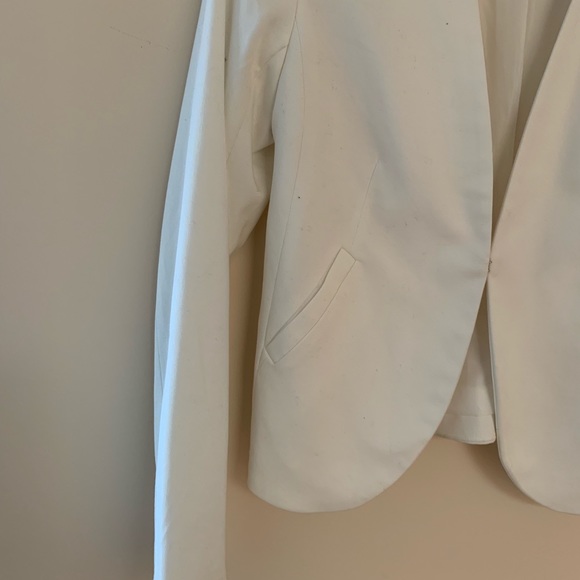 H&M white blazer - Picture 3 of 5
